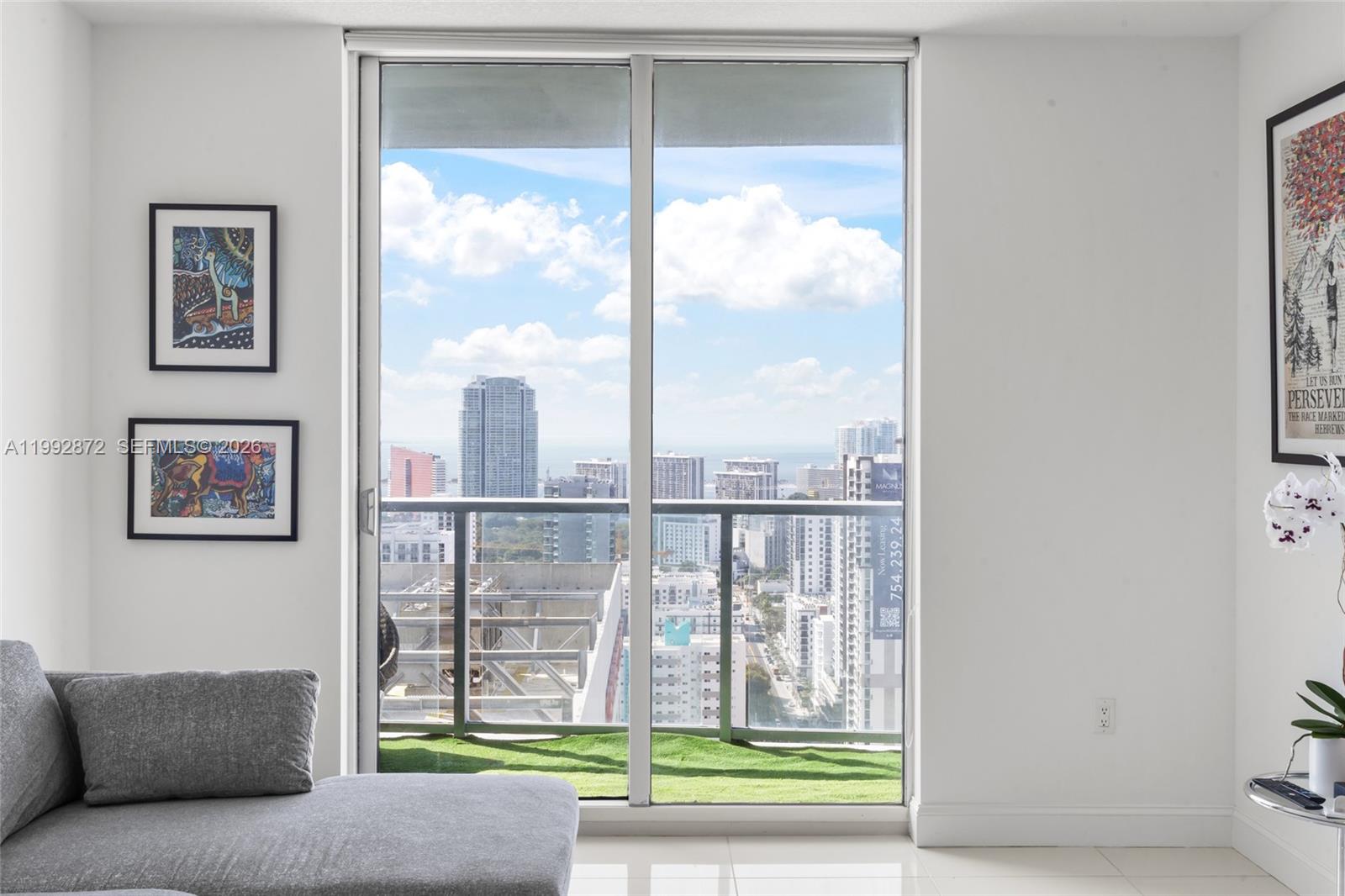 185 Southwest 7th Street, Unit 3414 Miami, FL 33130 - Photo 21 of 32 a view of a city from a living room