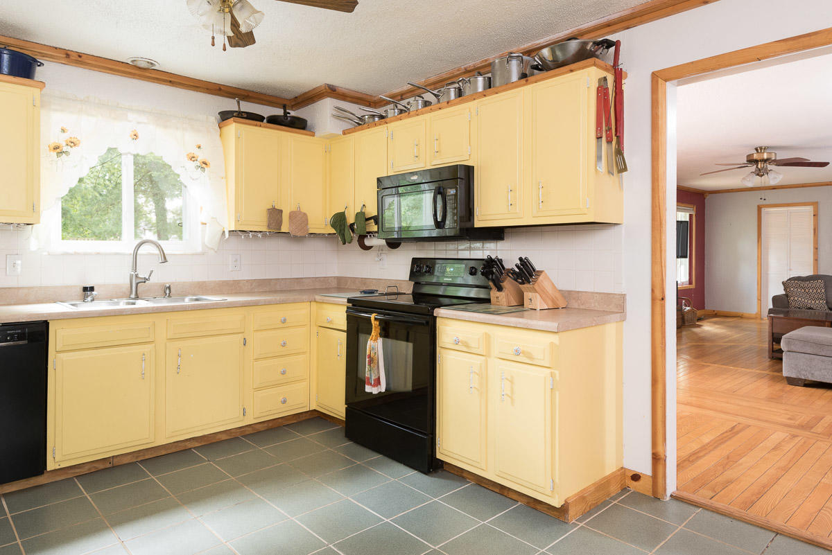 1004 Kevin Road Knoxville, TN 37923 - Photo 4 of 16 Bright yellow kitchen