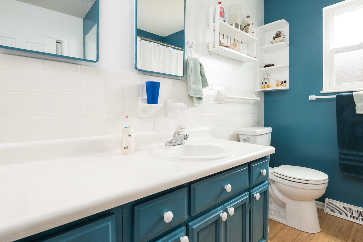 1004 Kevin Road Knoxville, TN 37923 - Photo 9 of 16 Master bathroom