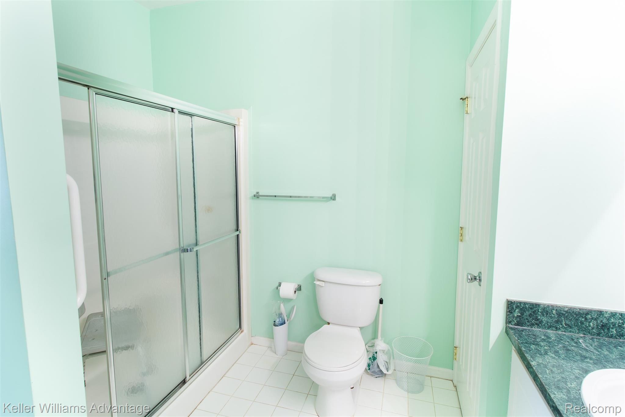 11760 Farmington Road Livonia, MI 48150 - Photo 17 of 24 FarmingtonRd_11760_MasterBath_01.jpg