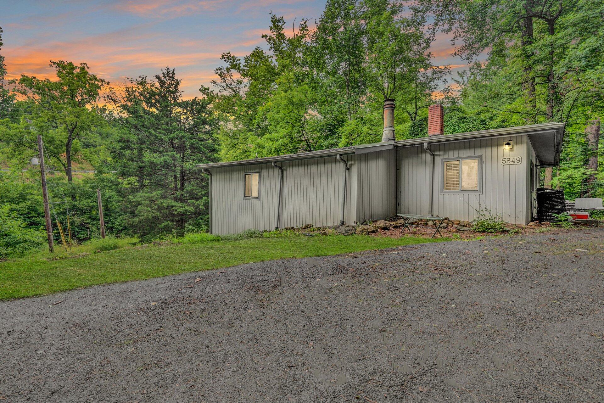 5849 Ripplebrook Road Roanoke, VA 24018 - Photo 1 of 19 5849 Ripplebrook Rd