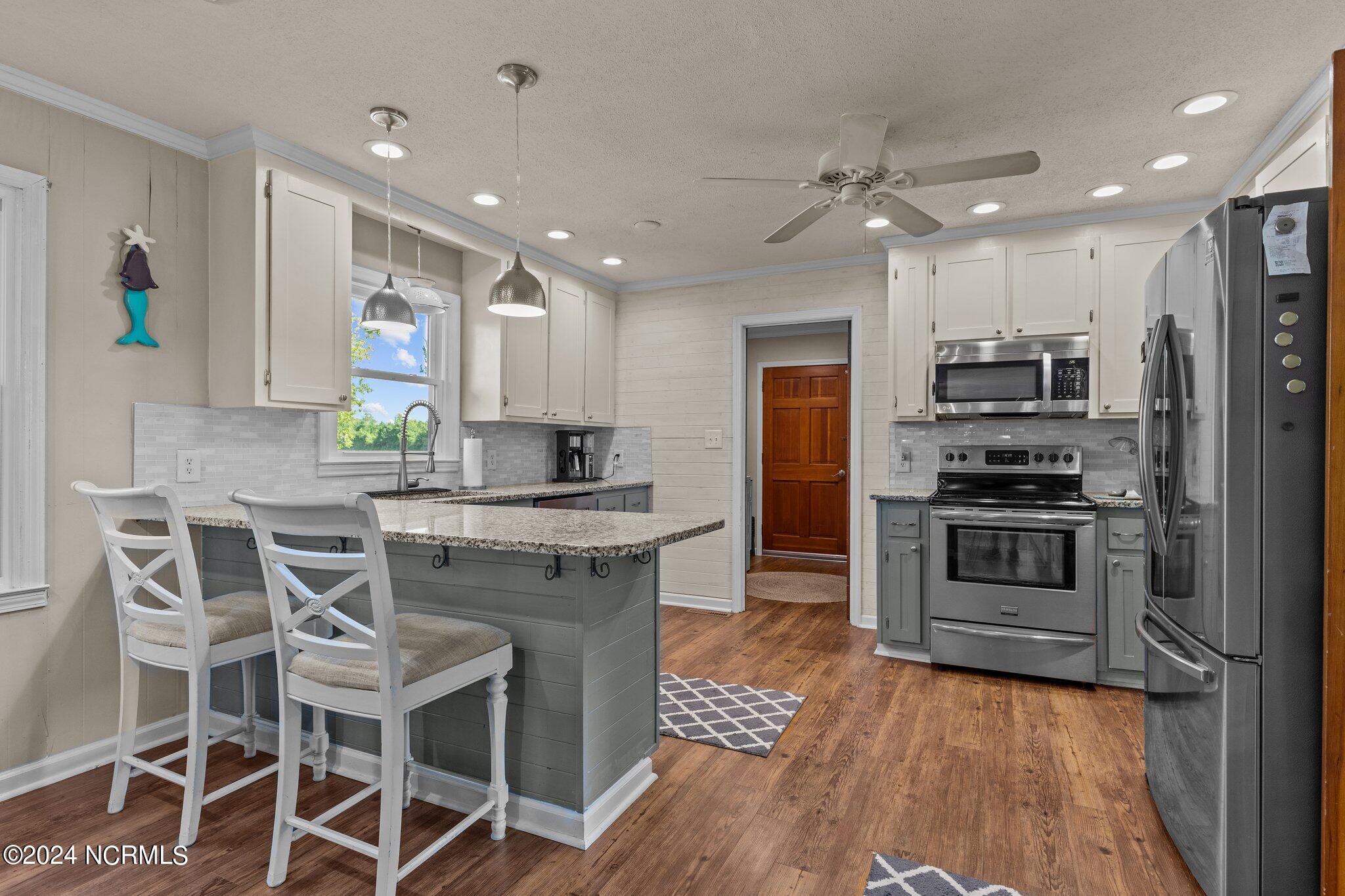 2202 North Road Morehead City, NC 28557 - Photo 8 of 47 Kitchen