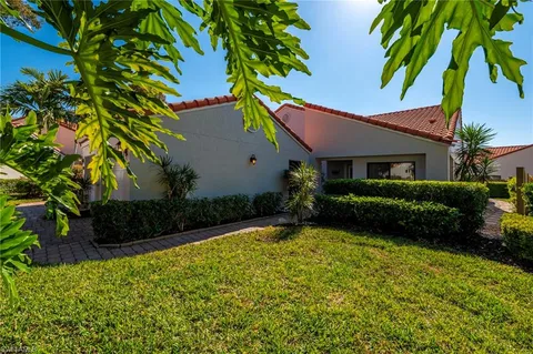 $625,000 | 515 Beachwalk Circle, Naples, FL 34108