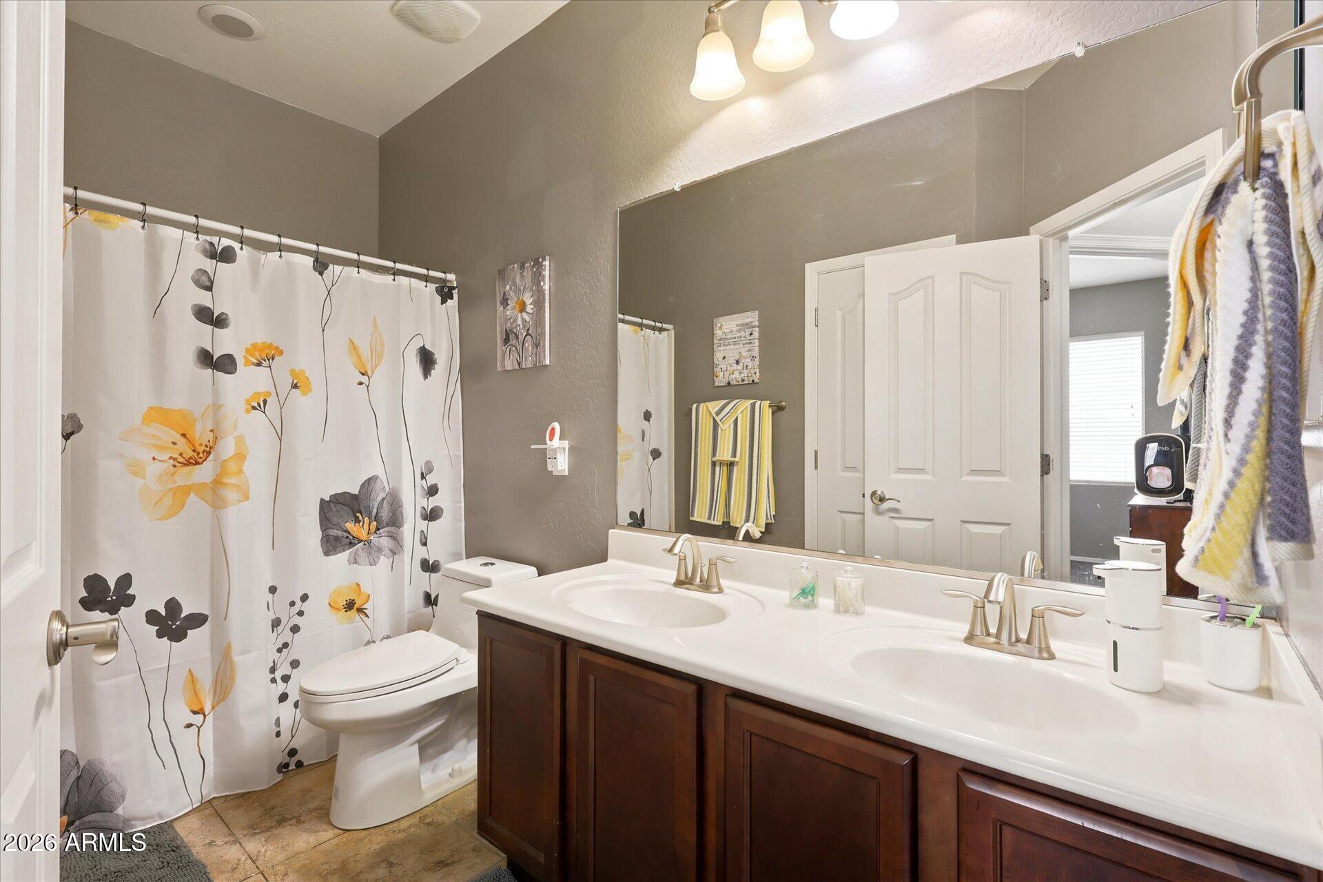 16974 West Rio Vista Lane Goodyear, AZ 85338 - Photo 23 of 38 Hall Bath