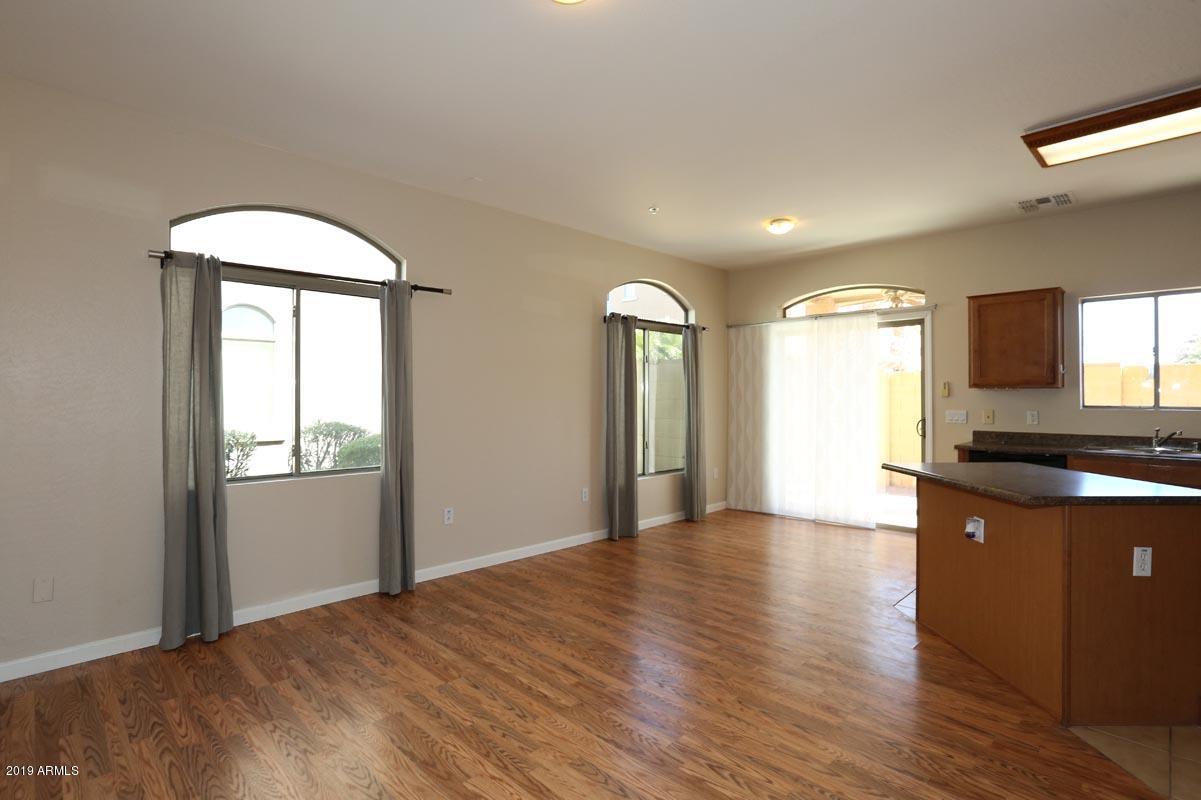 2150 East Bell Road, Unit 1111 Phoenix, AZ 85022 - Photo 6 of 33 Great Room