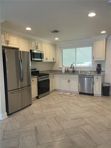 $2,175 | 430 Olive Avenue, Harvey, LA 70058