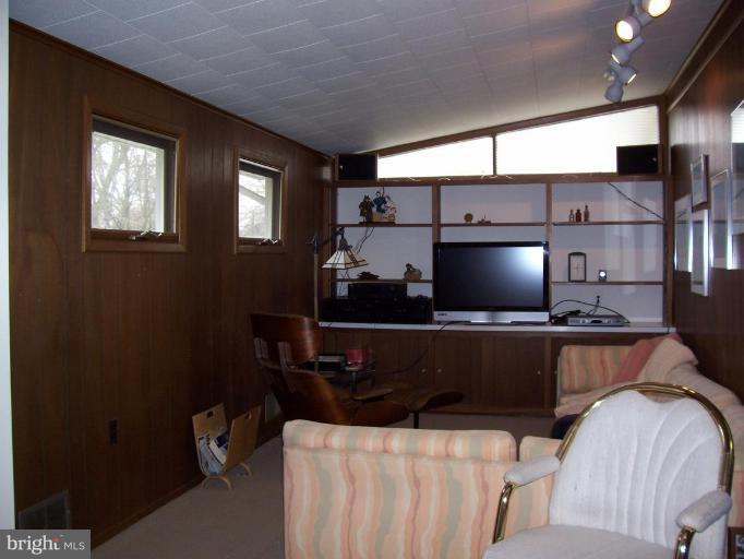 912 Hyde Road Silver Spring, MD 20902 - Photo 15 of 18 Use as tv room, hobby room, or study