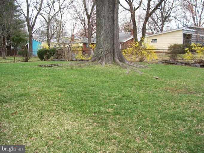 912 Hyde Road Silver Spring, MD 20902 - Photo 16 of 18 Room for playing or gardening, fenced