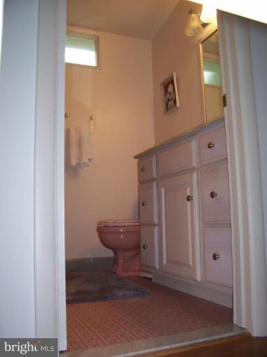 912 Hyde Road Silver Spring, MD 20902 - Photo 7 of 18 Bath #2