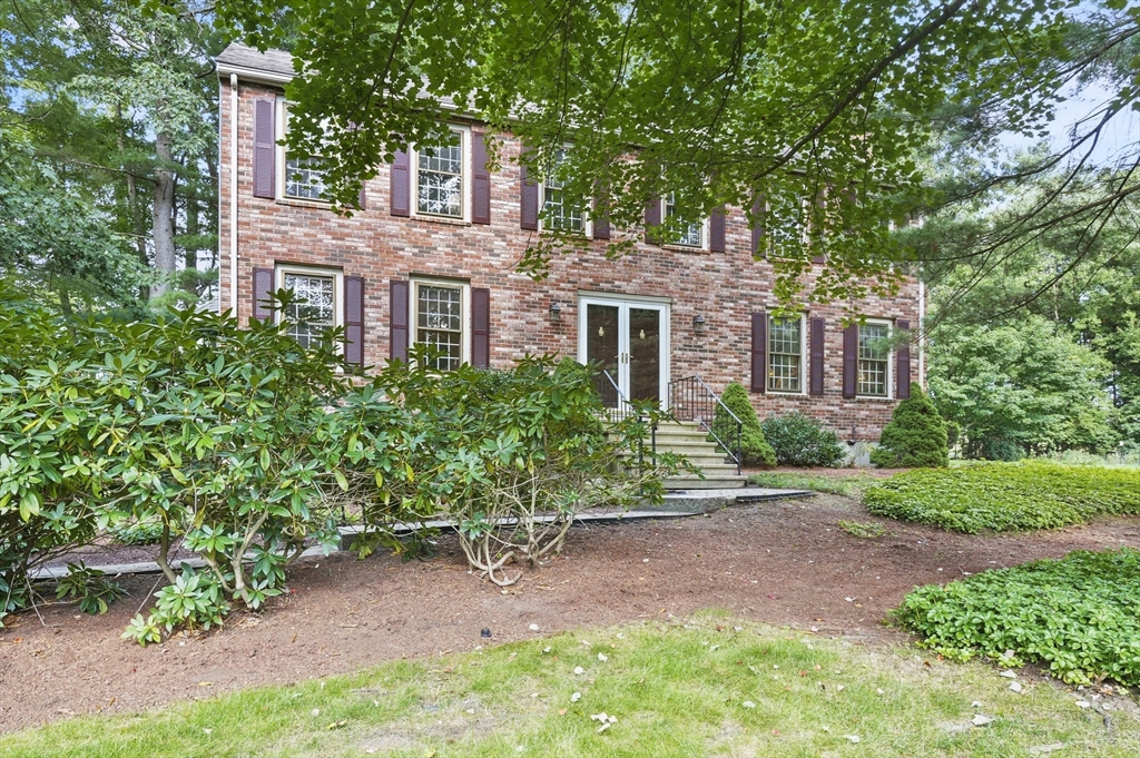 163 Stonecleave Road North Andover, MA 01845 - Photo 1 of 41 Gallery Image 1