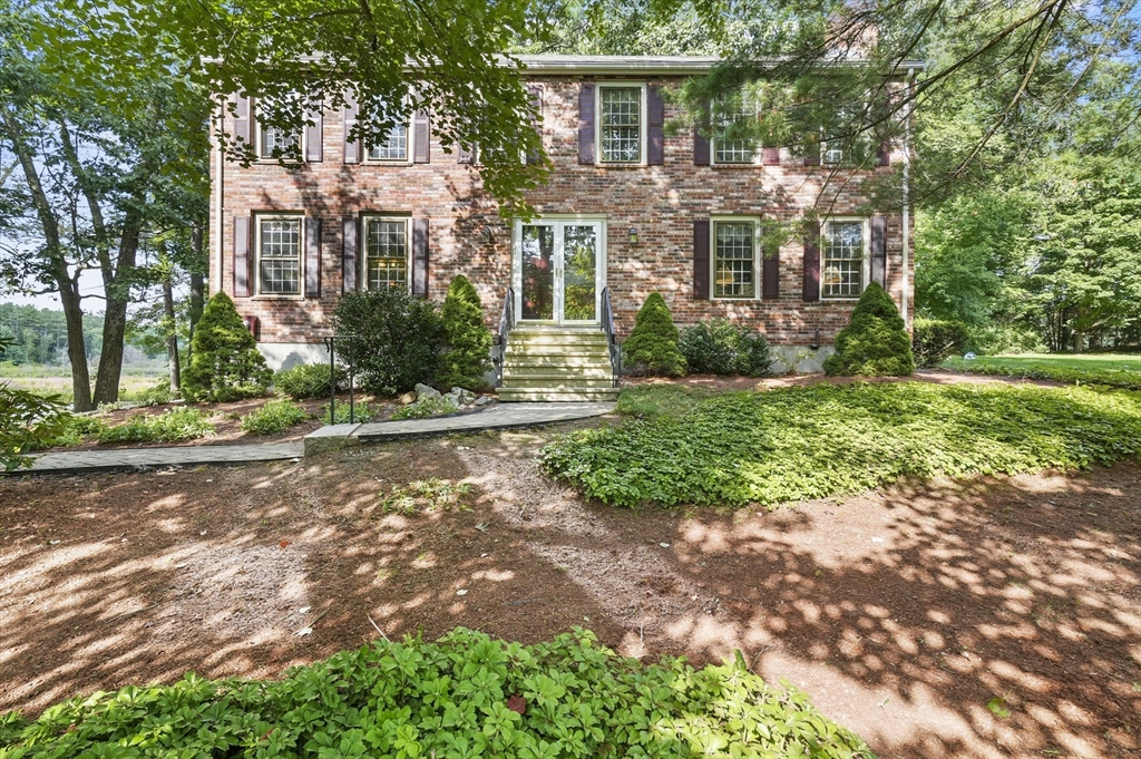 163 Stonecleave Road North Andover, MA 01845 - Photo 2 of 41 Gallery Image 2