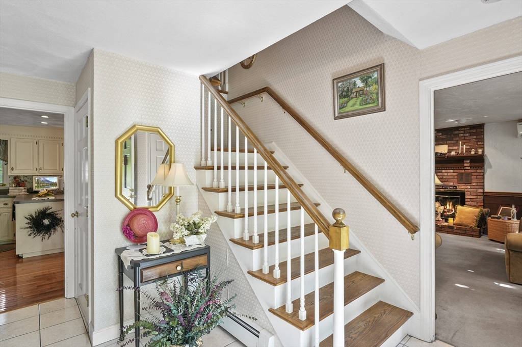 163 Stonecleave Road North Andover, MA 01845 - Photo 6 of 41 Gallery Image 6