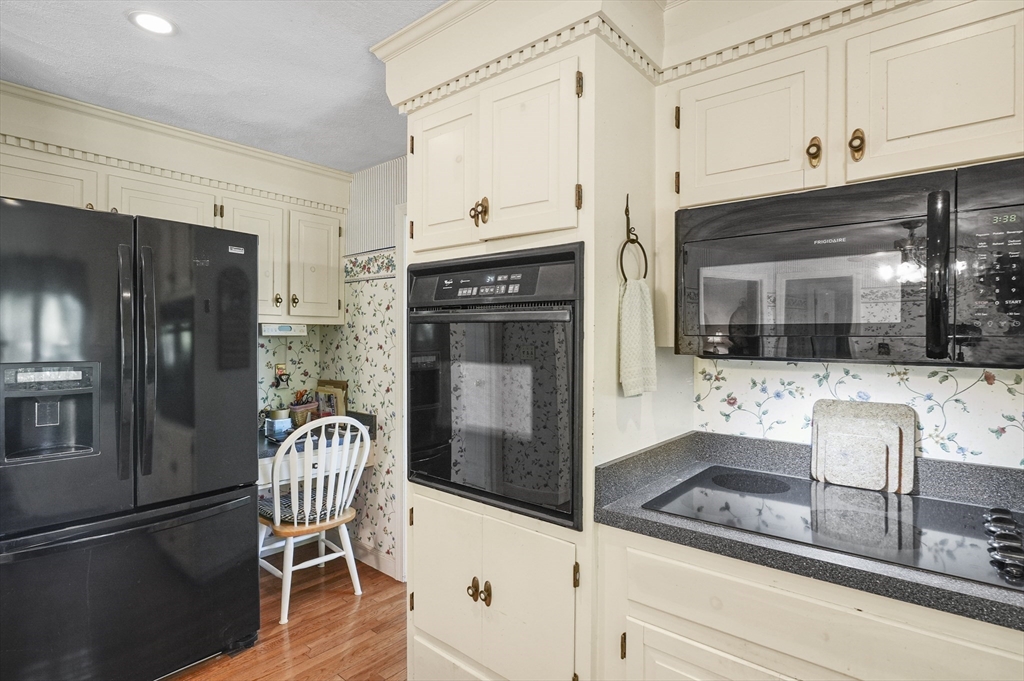 163 Stonecleave Road North Andover, MA 01845 - Photo 8 of 41 Gallery Image 8