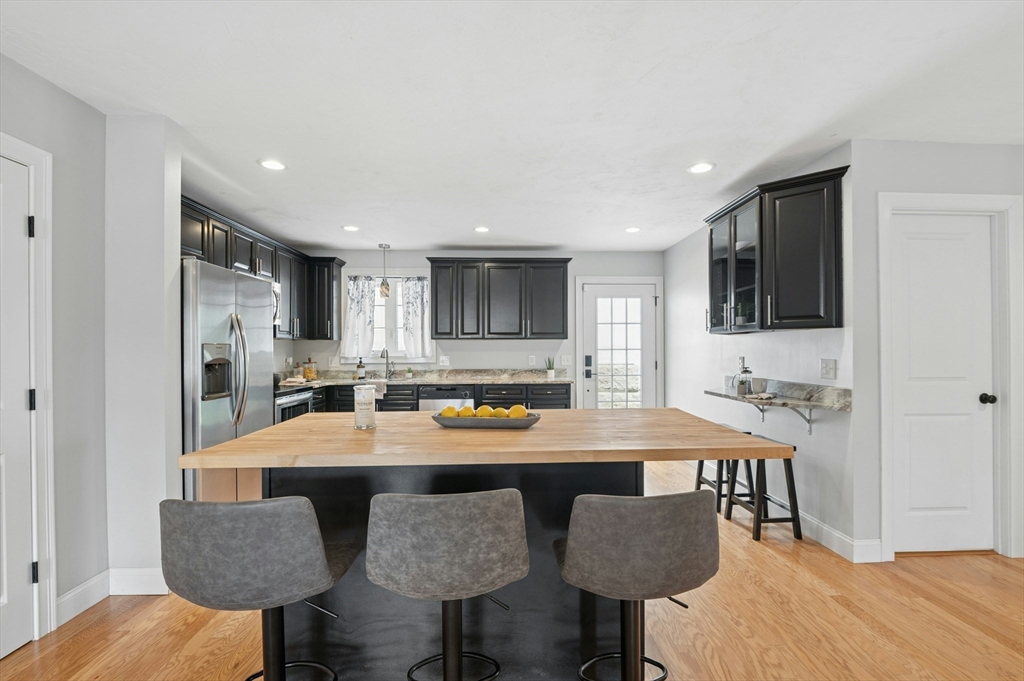 129 Derby Street Worcester, MA 01604 - Photo 11 of 41