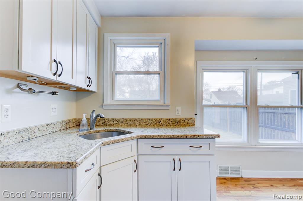 201 East Webster Road Royal Oak, MI 48073 - Photo 9 of 39