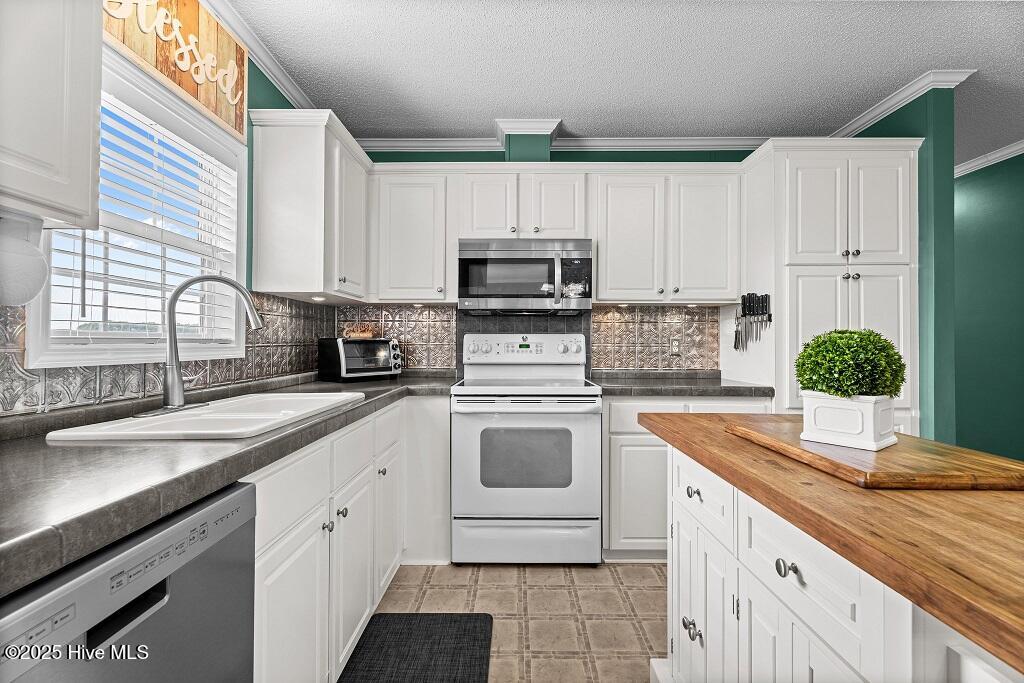 660 Jim Best Road Mount Olive, NC 28365 - Photo 10 of 31 Kitchen gallery area_660 Jim Best Rd