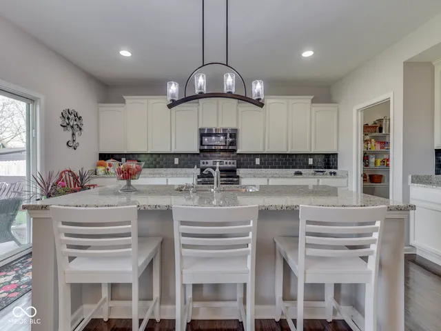 $399,900 | 1618 Woodside Circle, Franklin, IN 46131