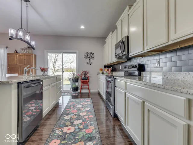 $399,900 | 1618 Woodside Circle, Franklin, IN 46131