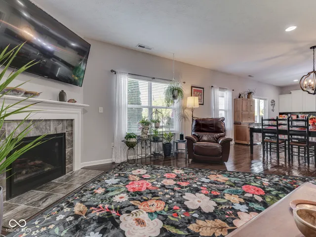 $399,900 | 1618 Woodside Circle, Franklin, IN 46131