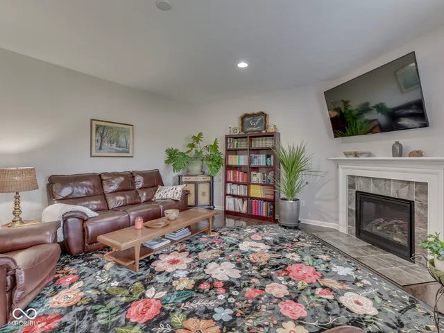 $399,900 | 1618 Woodside Circle, Franklin, IN 46131