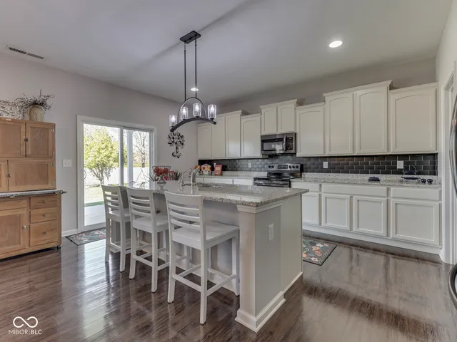 $399,900 | 1618 Woodside Circle, Franklin, IN 46131