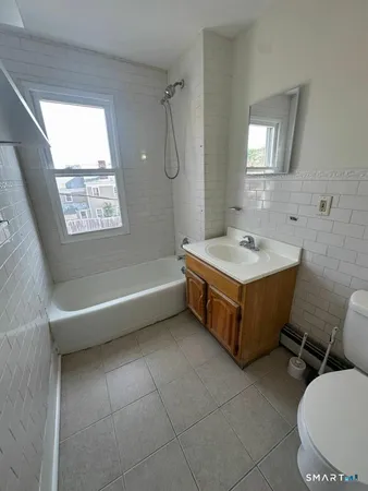 $1,650 | 36 Truman Street, Unit D, New London, CT 06320