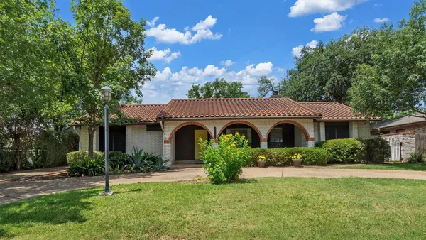 $2,800 | 5704 Lands End Street, Austin, TX 78734