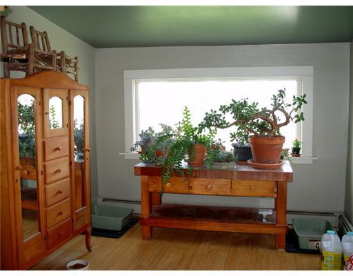 724 North Road Yarmouth, ME 04096 - Photo 8 of 25 Dining Room.