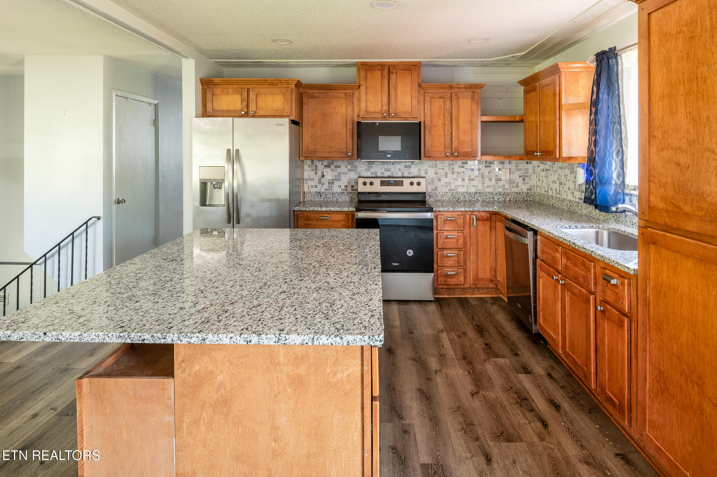 415 Pearl Road Seymour, TN 37865 - Photo 6 of 20 Updated Kitchen W/ Custom Cabinents