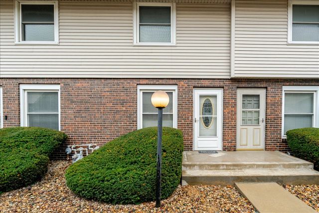 $139,000 | 103 South Towanda Avenue, Unit 4, Normal, IL 61761