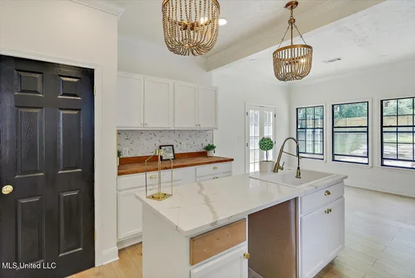 $218,000 | 4017 Pine Hill Drive, Jackson, MS 39206