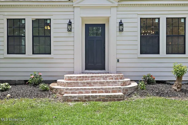 $218,000 | 4017 Pine Hill Drive, Jackson, MS 39206