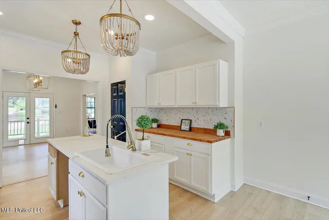 $240,000 | 4017 Pine Hill Drive, Jackson, MS 39206