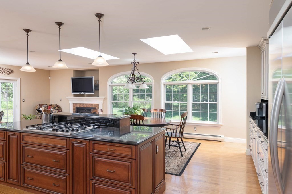 4 Elliston Road Weston, MA 02493 - Photo 11 of 36