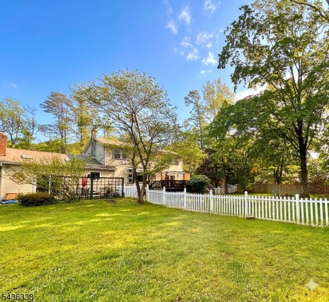 4 Laurel Place Chester, NJ 07930 - Photo 2 of 32