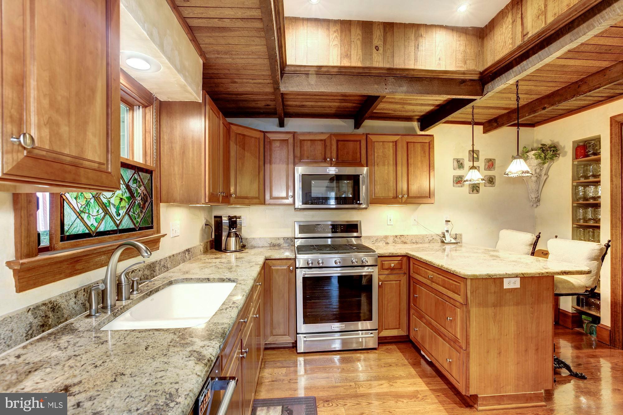 409 5th Avenue Washington Grove, MD 20880 - Photo 13 of 49 a breakfast bar