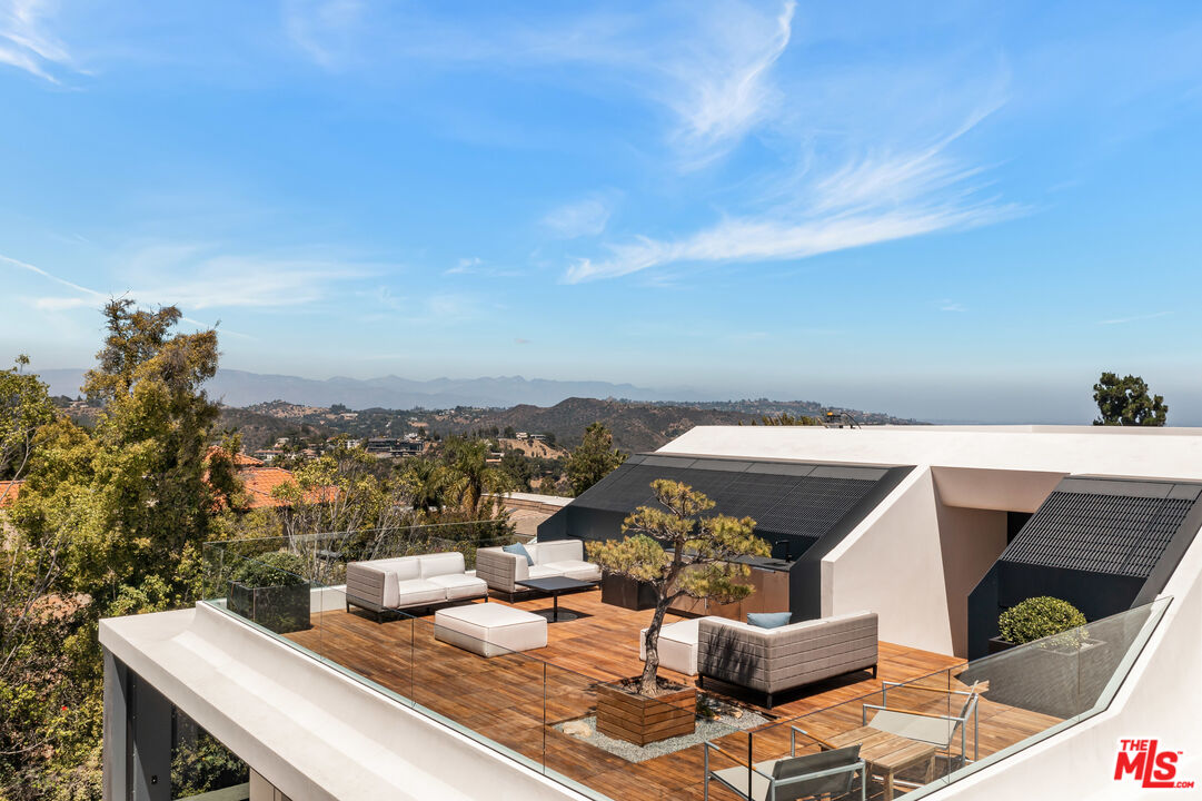 1254 Roberto Lane Los Angeles, CA 90077 - Photo 38 of 43 Gallery Image 38