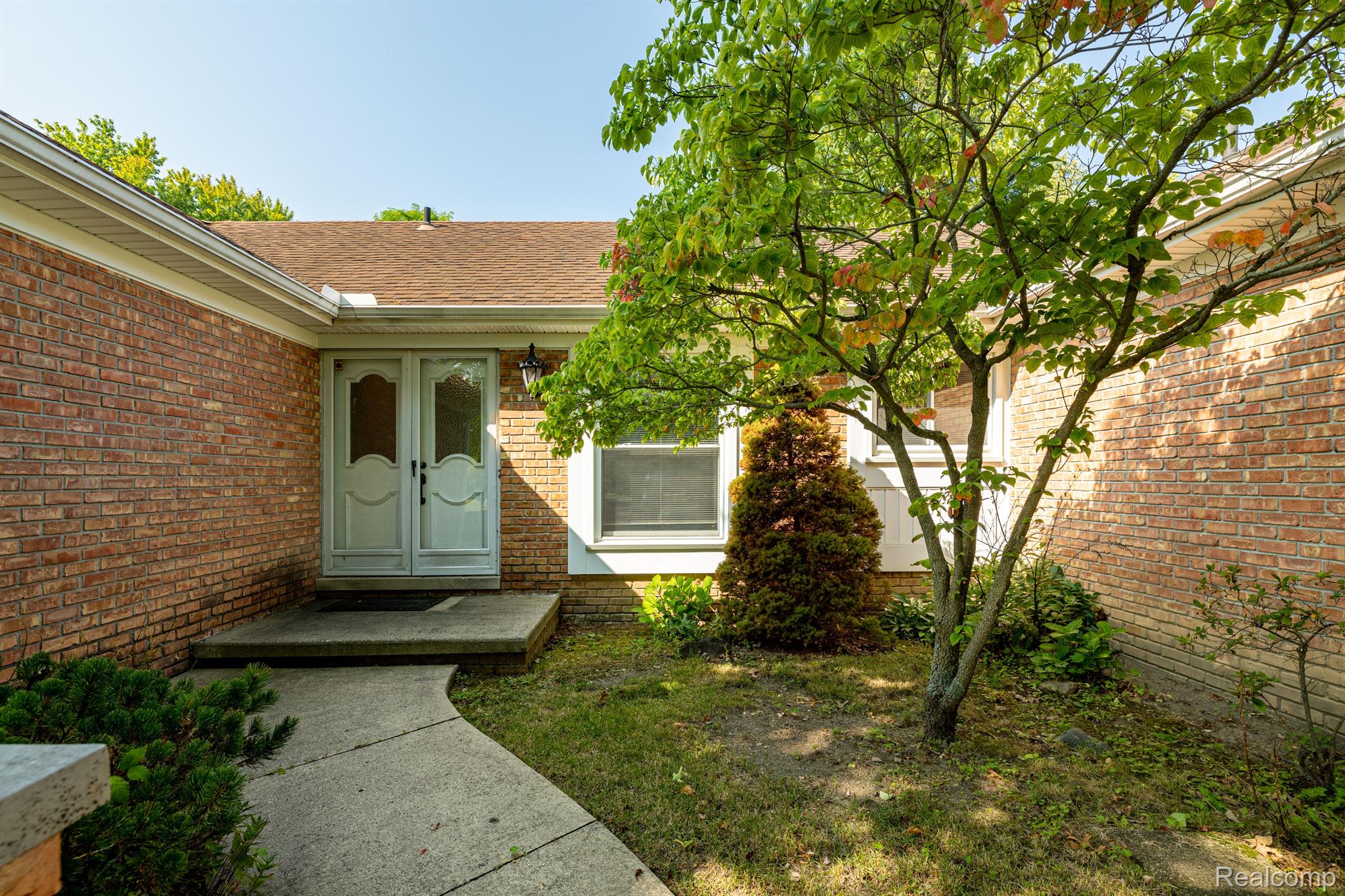 35345 Banbury Road Livonia, MI 48152 - Photo 4 of 33 Gallery Image 4