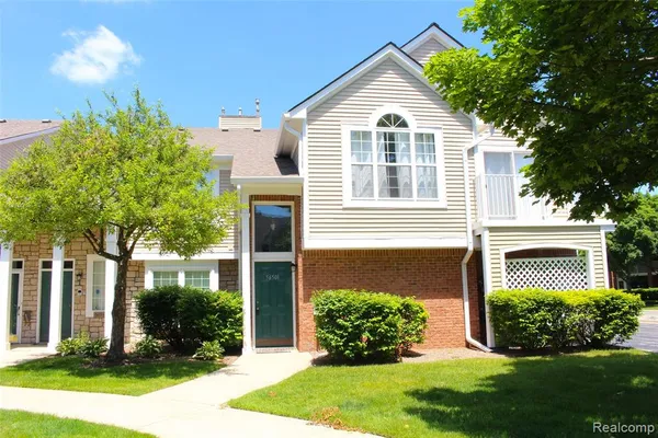 $199,900 | 56501 Chesapeake Trail, Unit 57, Utica, MI 48316