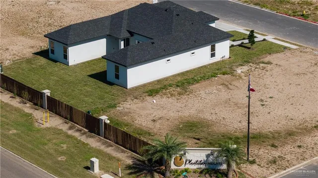 a view of a back yard of the house