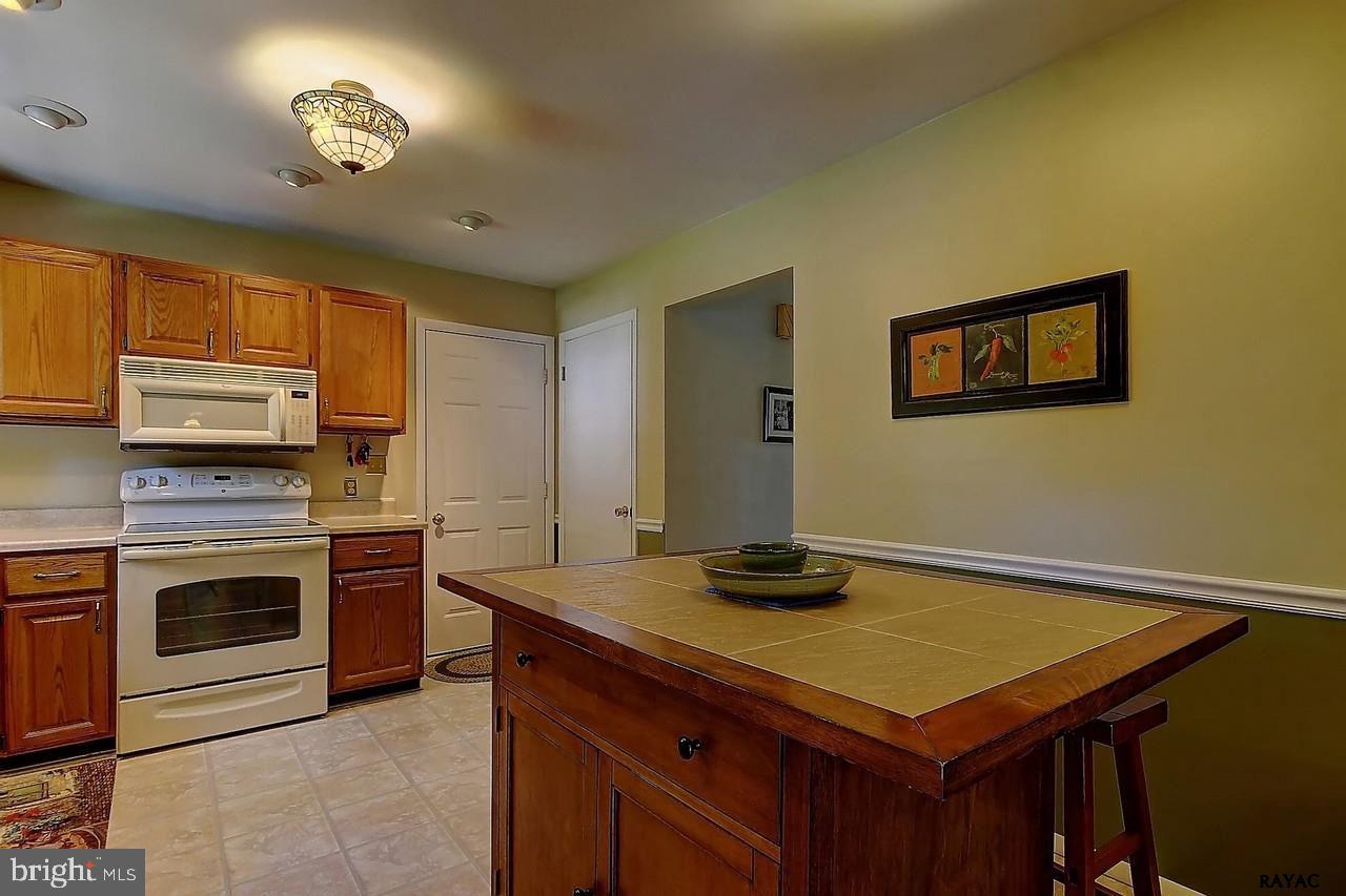 41 Cardinal Drive Hanover, PA 17331 - Photo 15 of 25 Gallery Image 15