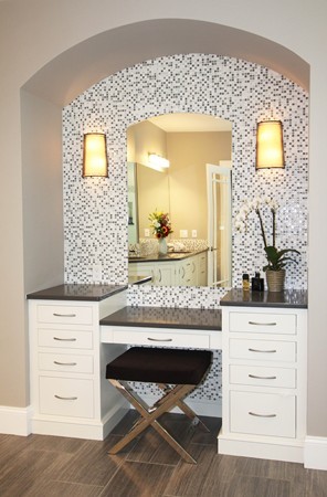 54 Monarch Path Groton, MA 01450 - Photo 14 of 29 a bathroom with a sink a mirror and a bathtub