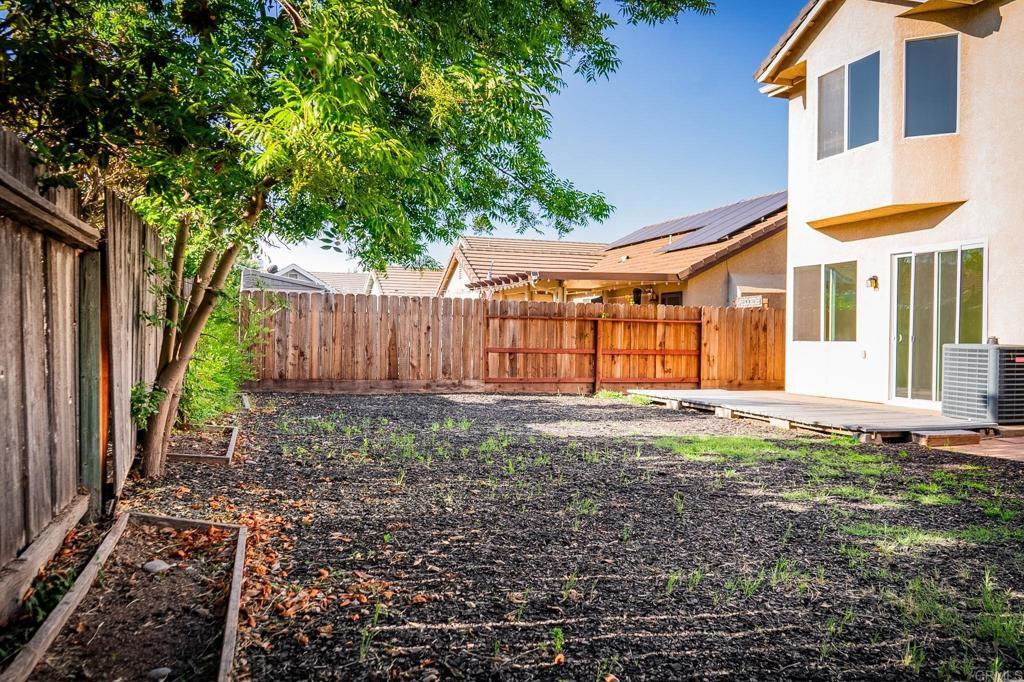 3005 Litt Road Modesto, CA 95355 - Photo 53 of 53 a backyard of a house
