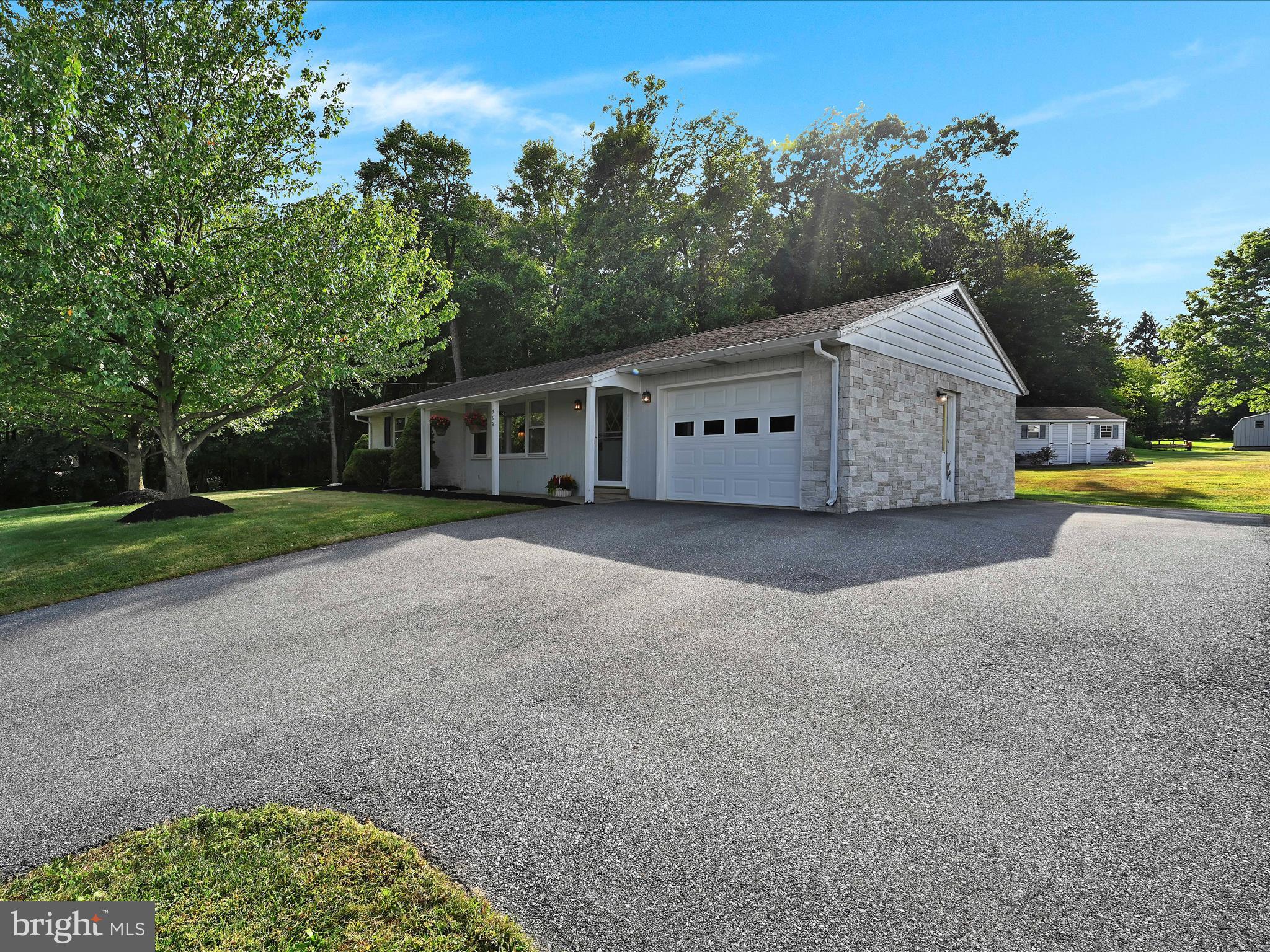 369 Golf Road Myerstown, PA 17067 - Photo 25 of 38 Driveway