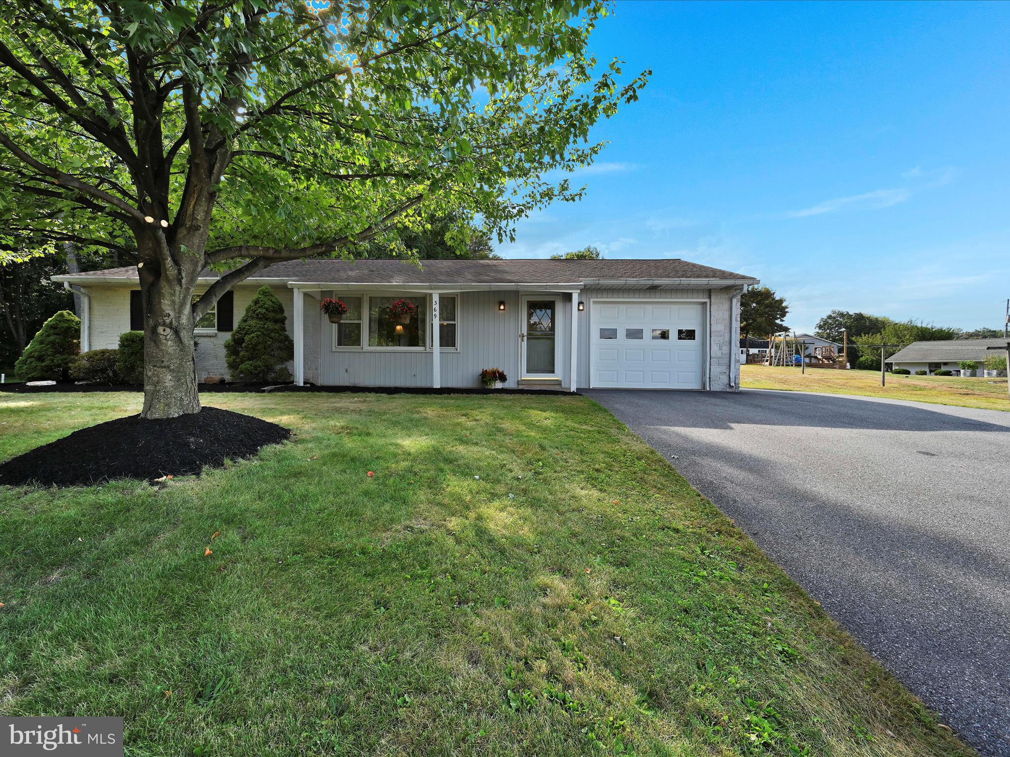 369 Golf Road Myerstown, PA 17067 - Photo 3 of 38 Front
