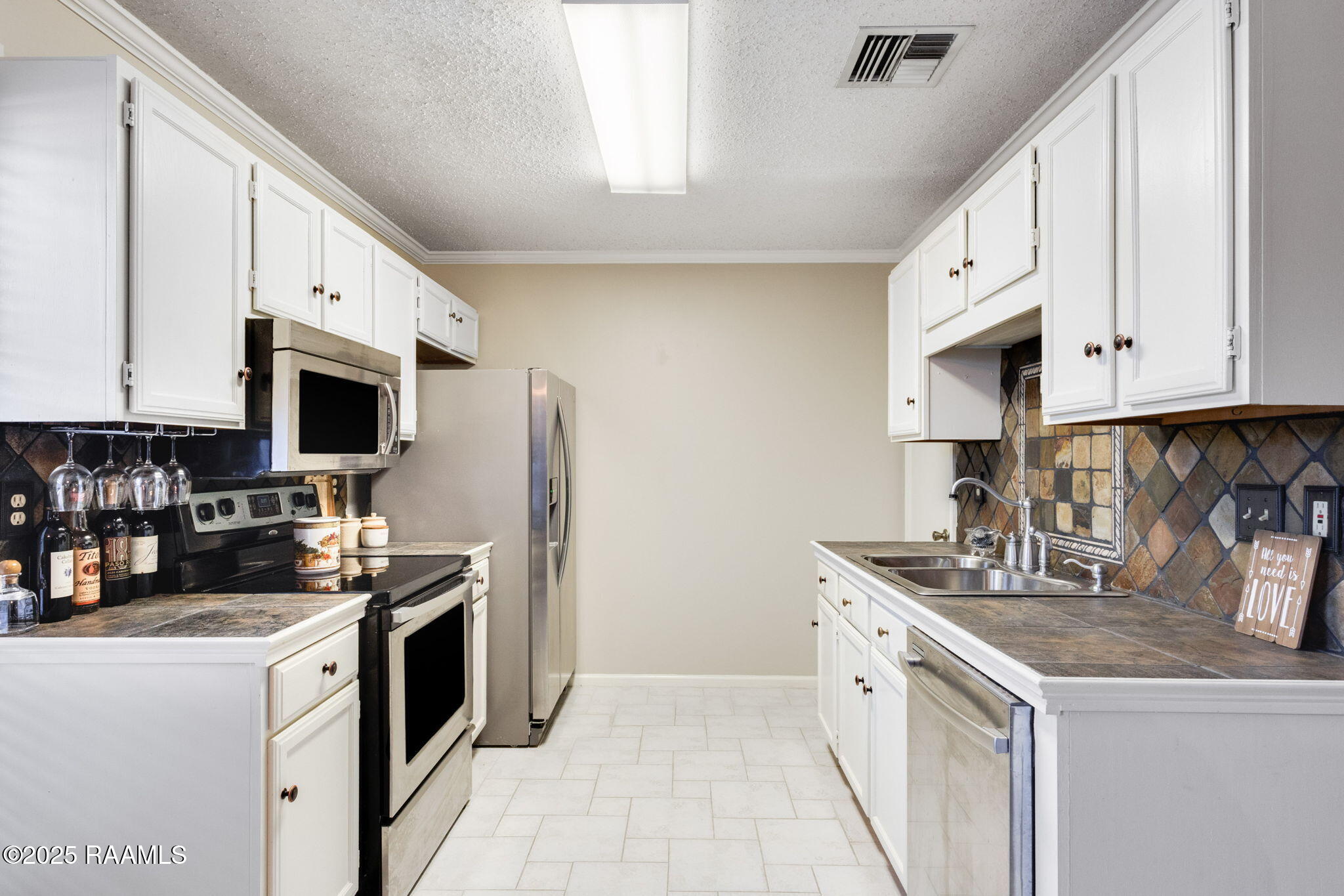 311 Rue Louis XIV, Unit C Lafayette, LA 70508 - Photo 7 of 16 7-web-or-mls-311 Rue Louis XIV C-6