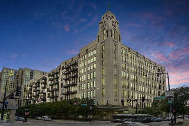 758 North Larrabee Street, Unit 620 Chicago, IL 60654 - Photo 1 of 22 a front view of a building