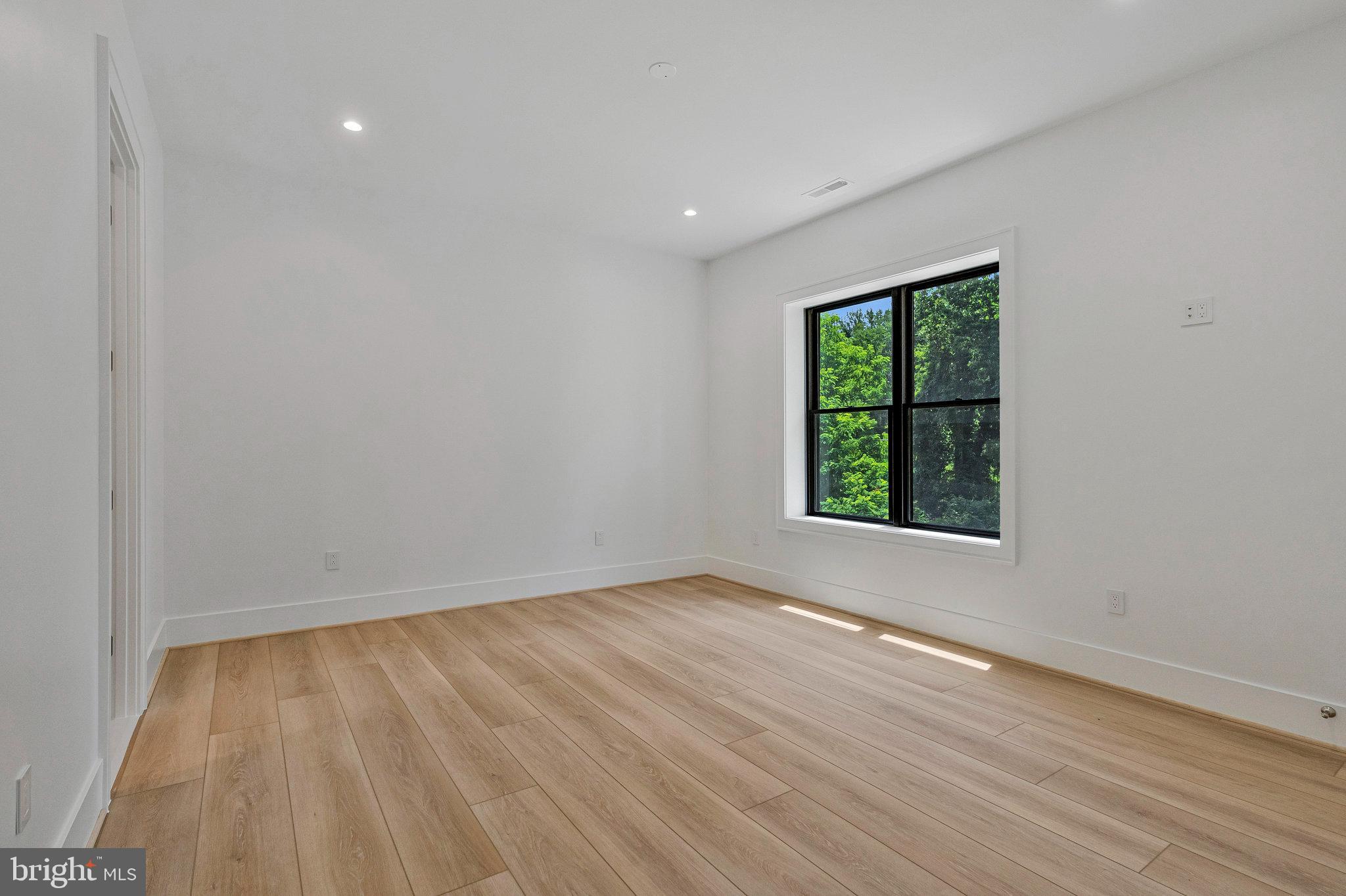 1434 Waggaman Circle McLean, VA 22101 - Photo 93 of 113 Lower level bedroom w/ full bath