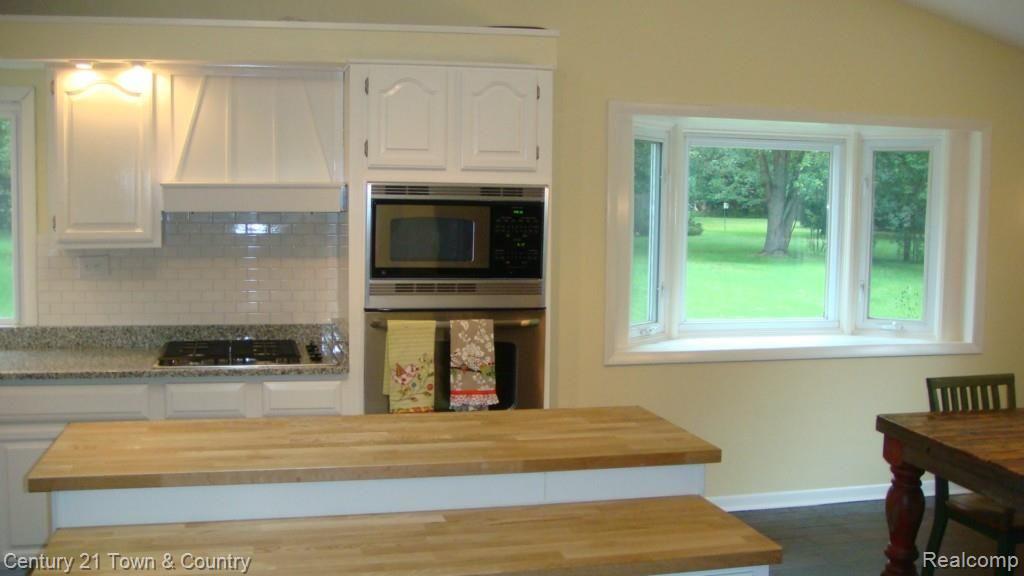 60655 Eyster Road Rochester, MI 48306 - Photo 7 of 32 DSC03586.jpg