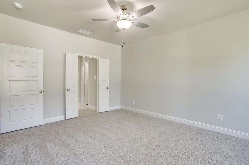 6811 Robert Reed Drive Arlington, TX 76001 - Photo 17 of 34 an empty room with a ceiling fan and a window